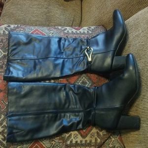 Heeled boots